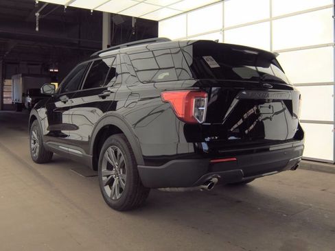 Used 2023 Ford Explorer XLT w/ Equipment Group 202A AWD/4WD image 3
