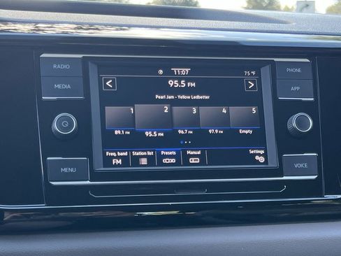 Used 2023 Volkswagen Taos S image 16