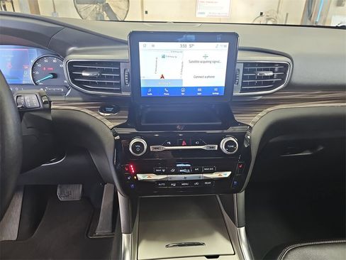 Used 2023 Ford Explorer Limited image 20