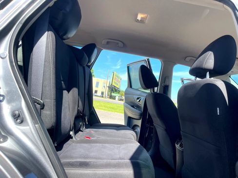 Used 2015 Nissan Rogue S image 19