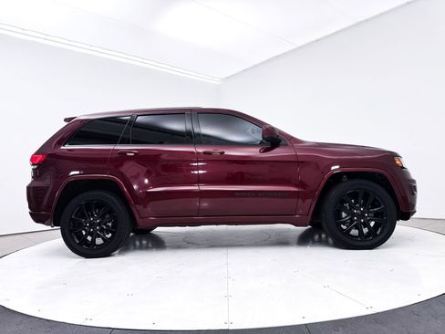 Used 2018 Jeep Grand Cherokee Altitude image 39