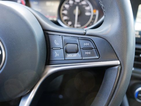 Used 2018 Alfa Romeo Giulia AWD image 23