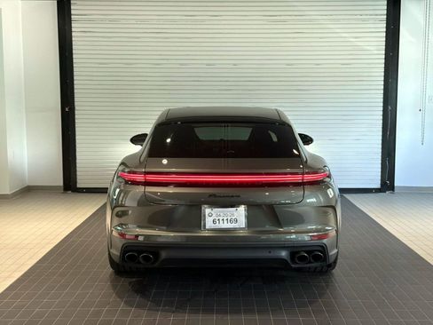 Used 2025 Porsche Panamera RWD image 10