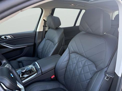 Used 2024 BMW X7 xDrive40i image 19