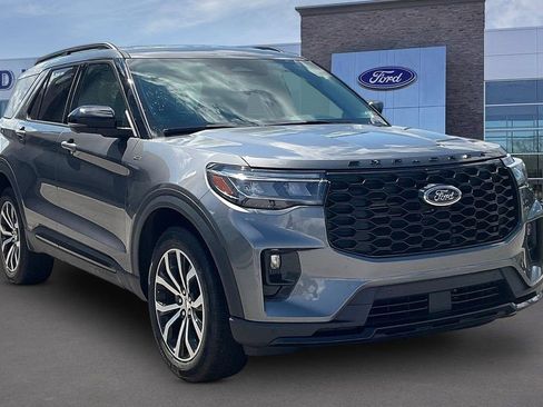 Used 2025 Ford Explorer ST-Line AWD/4WD image 1