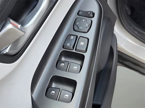 Used 2023 Hyundai Kona SEL w/ Convenience Package image 18