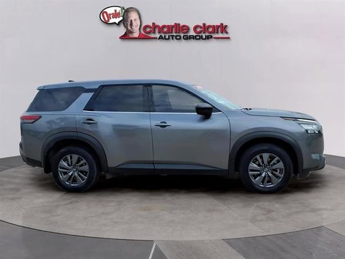 Used 2023 Nissan Pathfinder S image 6