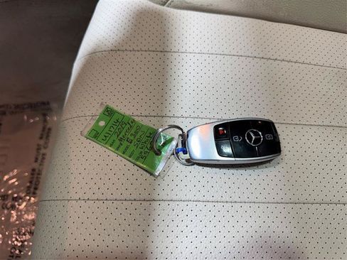 Used 2019 Mercedes-Benz E 300 4MATIC image 31