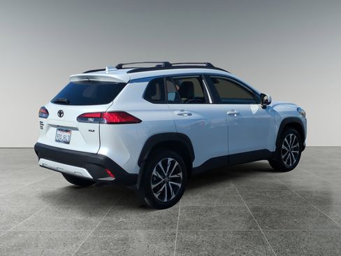 Used 2022 Toyota Corolla Cross XLE image 5