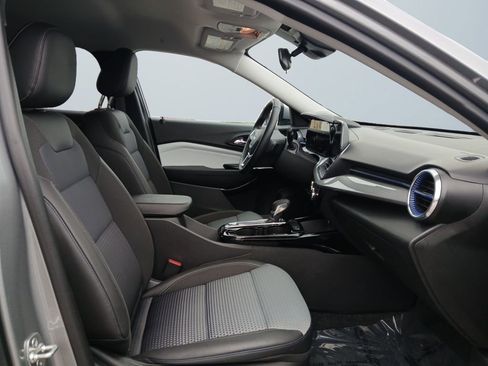 Used 2025 Chevrolet Trax LT w/ Driver Confidence Package image 15