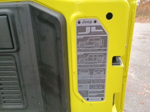 Used 2022 Jeep Wrangler Unlimited Sahara w/ Cold Weather Group image 32