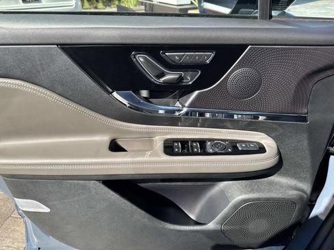New 2026 Lincoln Corsair Premiere FWD image 9