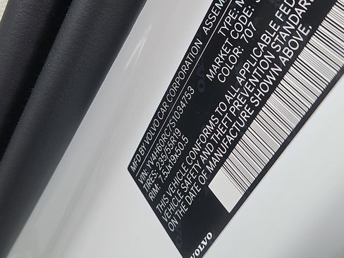 Used 2025 Volvo XC60 T8 Plus w/ Protection Package Premier image 7