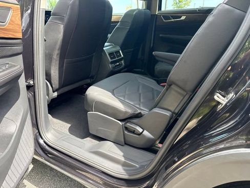 Used 2026 Volkswagen Atlas SE w/ Panoramic Sunroof Package FWD image 6