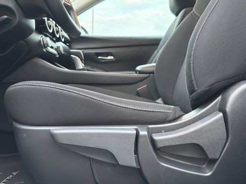 Used 2025 Nissan Sentra SV FWD image 21