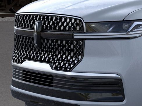 New 2025 Lincoln Navigator Reserve image 17