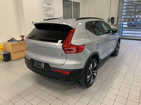 Certified 2025 Volvo XC40 B5 Plus image 4