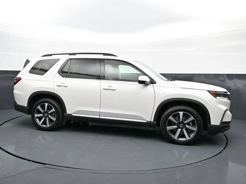 Used 2025 Honda Pilot Touring image 9