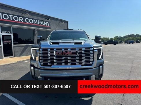 Used 2024 GMC Sierra 2500 Denali w/ Denali Reserve Package AWD/4WD image 17