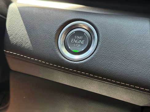 Used 2024 Cadillac Escalade Luxury AWD/4WD image 28