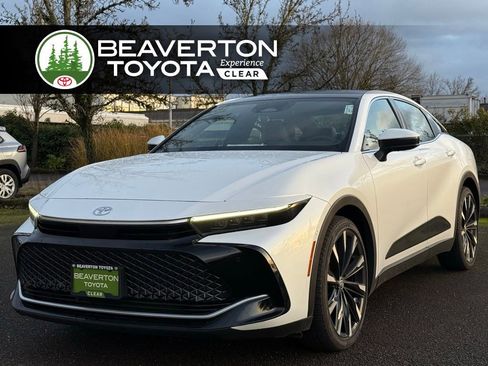 Used 2023 Toyota Crown Platinum image 1