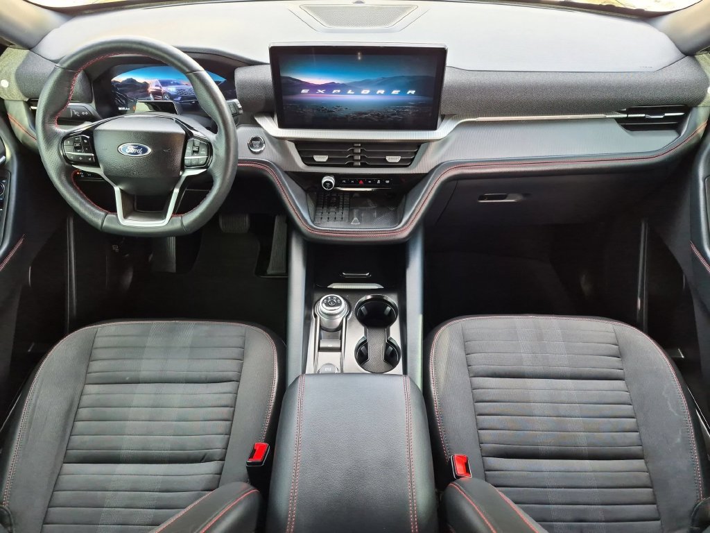 Used 2025 Ford Explorer ST-Line w/ Premium Package AWD/4WD image 15