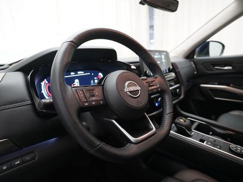 Certified 2025 Nissan Pathfinder Platinum AWD/4WD image 8