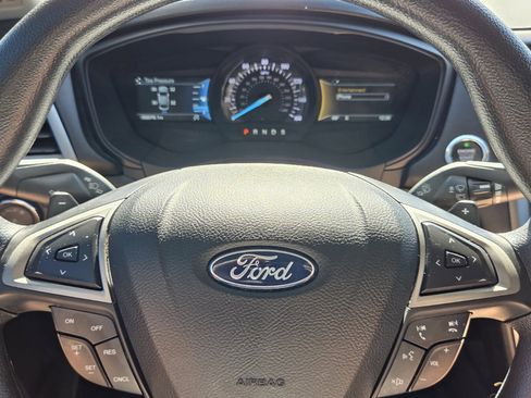 Used 2018 Ford Fusion SE w/ Fusion SE Technology Package image 17