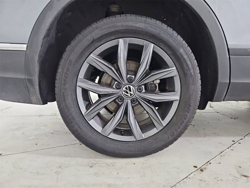 Certified 2022 Volkswagen Tiguan SE image 13
