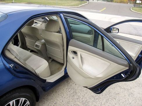 Used 2011 Toyota Camry LE image 23