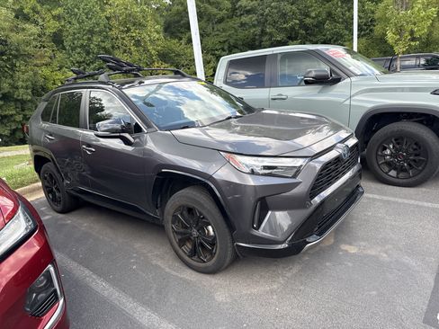 Used 2022 Toyota RAV4 XSE AWD/4WD image 40