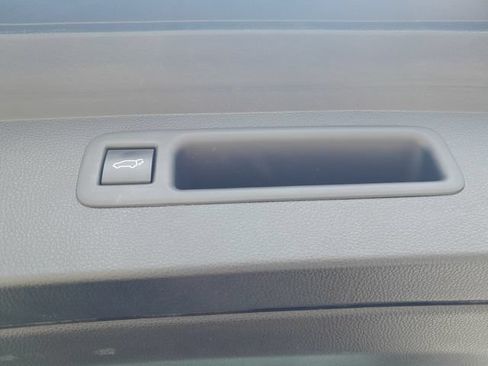 Used 2021 Toyota Highlander XLE AWD/4WD image 61