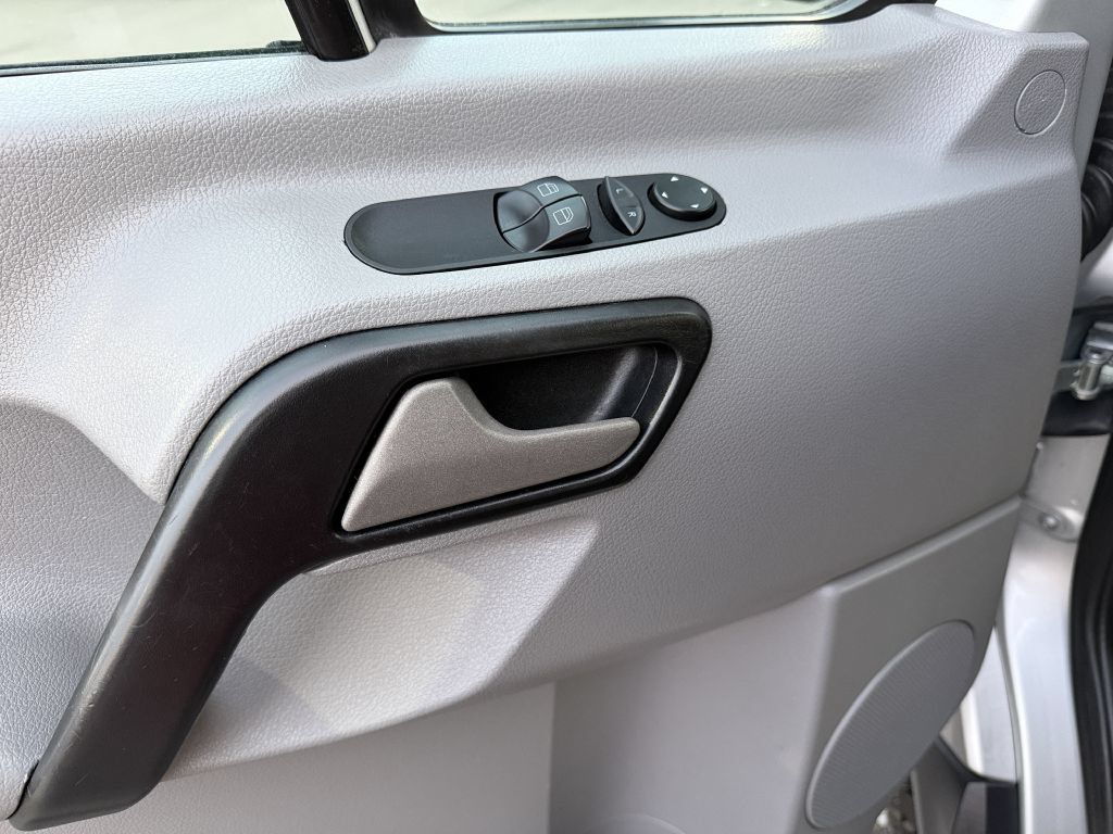 Used 2009 Freightliner Sprinter 2500 RWD image 34