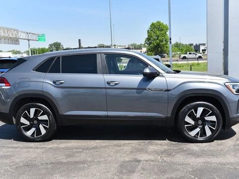 Used 2025 Volkswagen Atlas Cross Sport SE FWD image 5