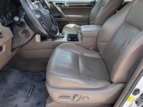 Used 2015 Lexus GX 460 w/ Premium Package AWD/4WD image 9