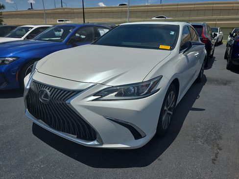 Used 2021 Lexus ES 350 w/ Accessory Package 2 FWD image 3