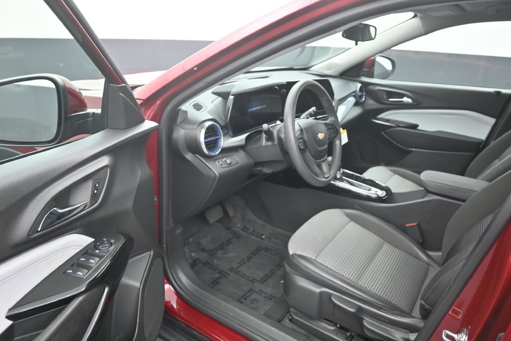 Used 2025 Chevrolet Trax LT FWD image 10