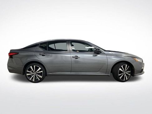 Used 2020 Nissan Altima 2.5 SR w/ Premium Package image 2