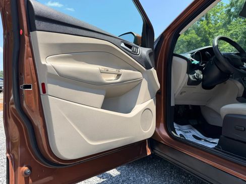 Used 2017 Ford Escape SE w/ Equipment Group 201A AWD/4WD image 23