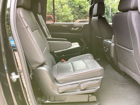 Used 2024 Chevrolet Suburban RST w/ Luxury Package AWD/4WD image 5