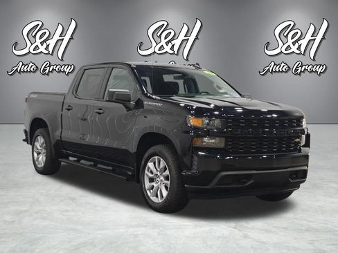 Used 2020 Chevrolet Silverado 1500 Custom w/ Custom Value Package AWD/4WD image 2