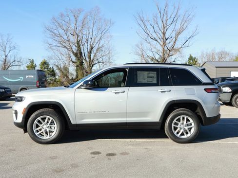 New 2025 Jeep Grand Cherokee Laredo X image 9