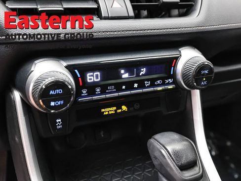 Used 2020 Toyota RAV4 LE AWD/4WD image 19
