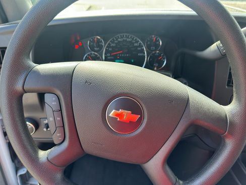 Used 2025 Chevrolet Express 3500 LT w/ LT Preferred Equipment Group RWD image 19