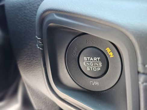 Used 2025 Jeep Gladiator Mojave AWD/4WD image 16