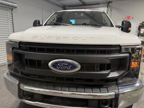 Used 2022 Ford F250 XL w/ Power Equipment Group image 2