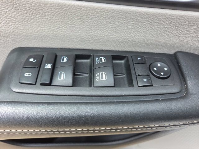Used 2023 Chrysler Pacifica Touring-L FWD image 29