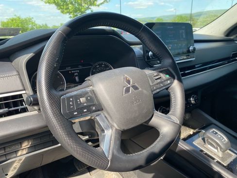 Used 2023 Mitsubishi Outlander SE AWD/4WD image 7