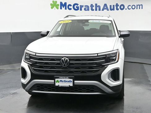 Used 2025 Volkswagen Atlas Peak Edition SE AWD/4WD image 6