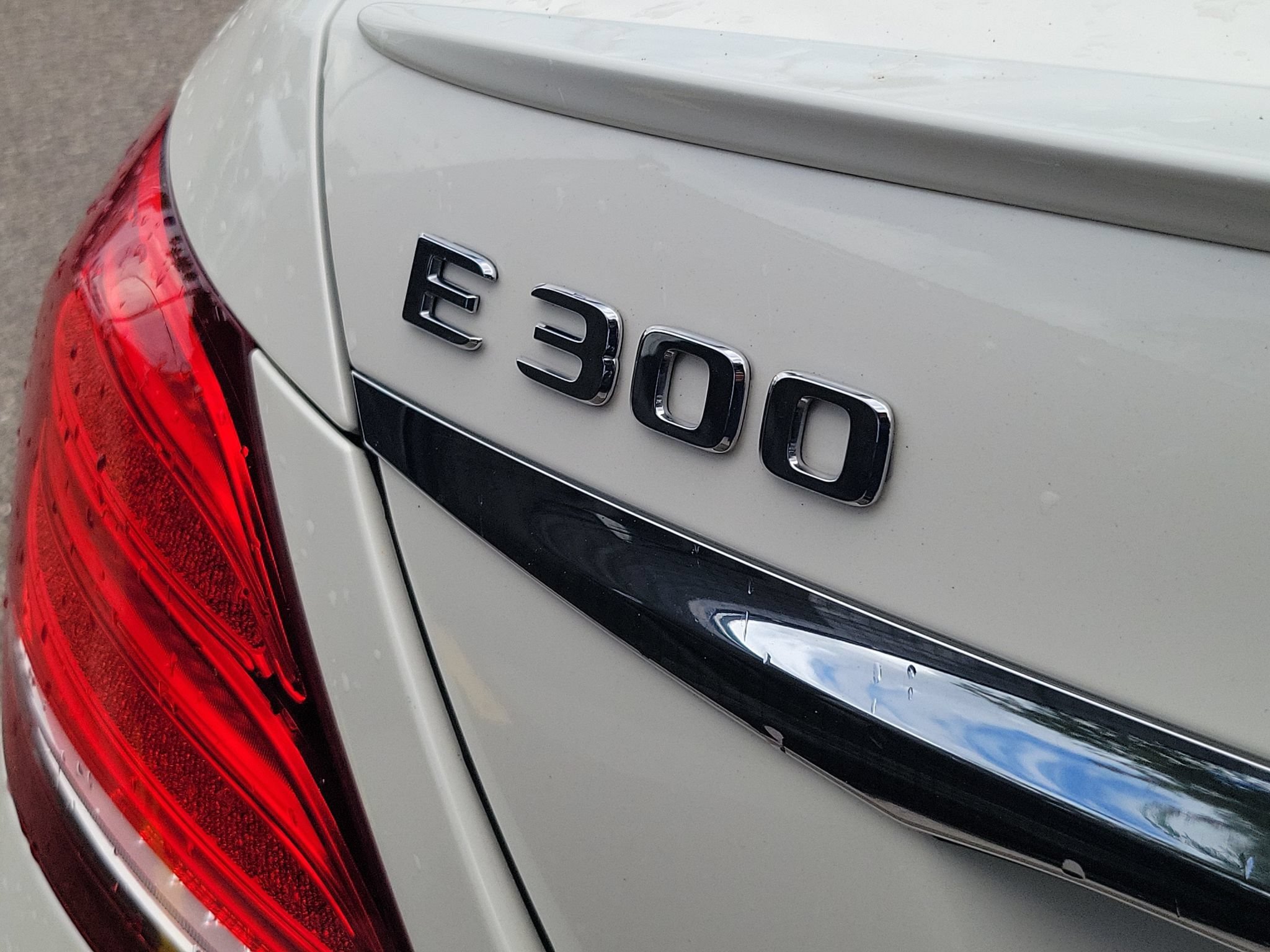 Used 2018 Mercedes-Benz E 300 image 9